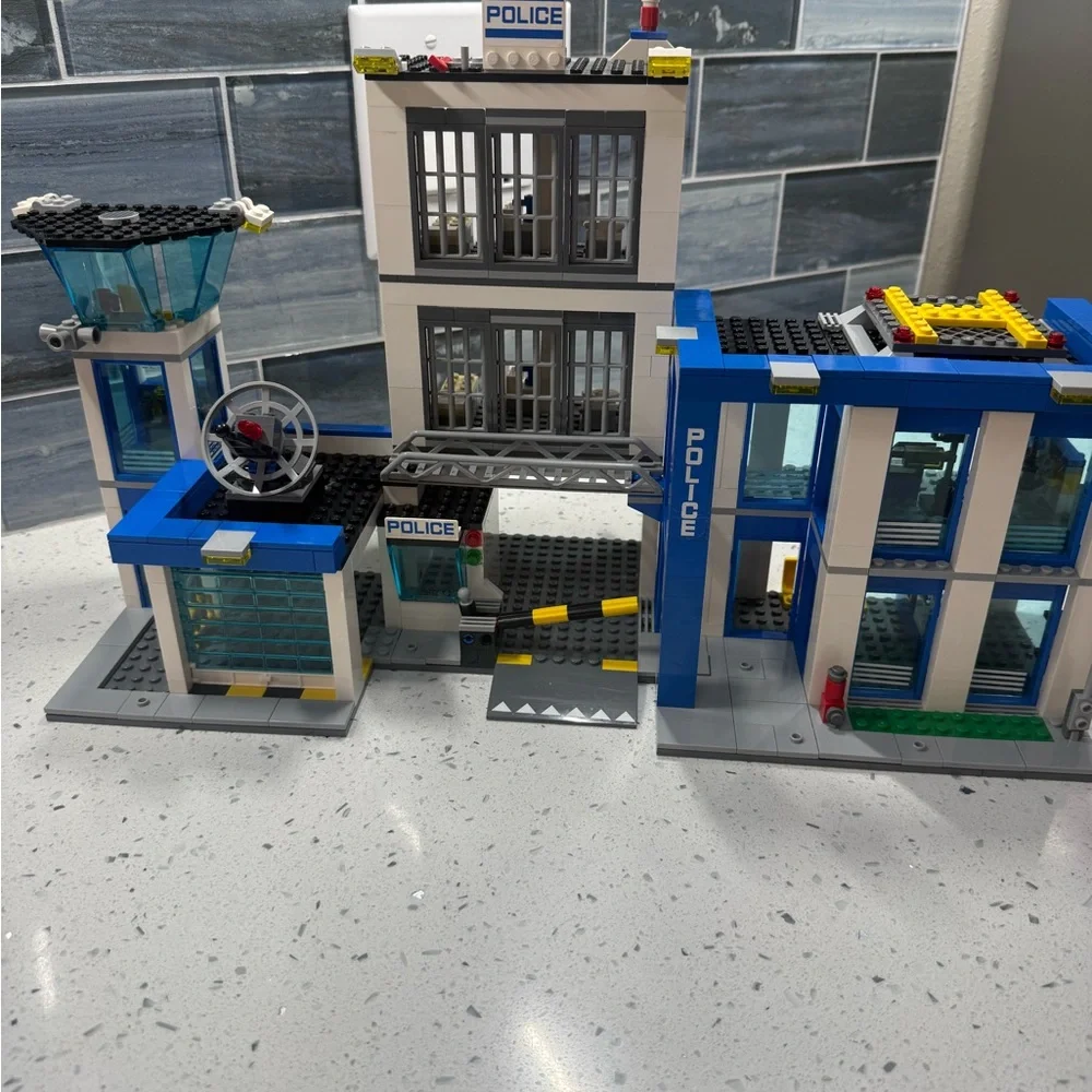 60047 LEGO City Police Station - Picture 12 of 16